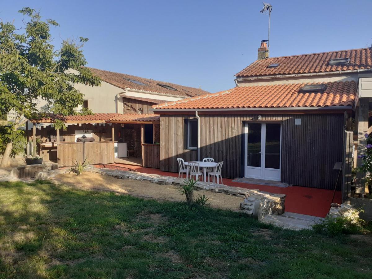 Vila La Fenetre Saint-Florent-des-Bois Exteriér fotografie