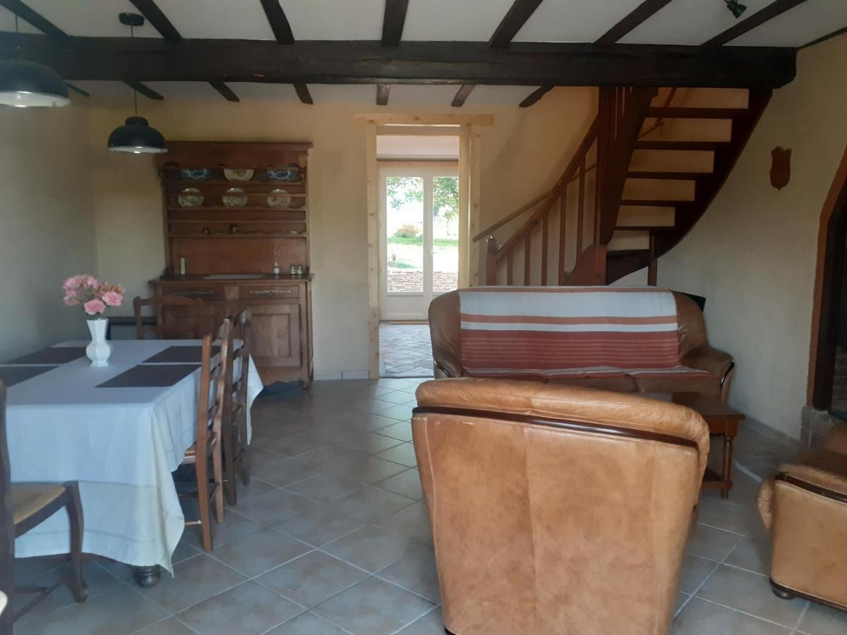 Vila La Fenetre Saint-Florent-des-Bois Exteriér fotografie