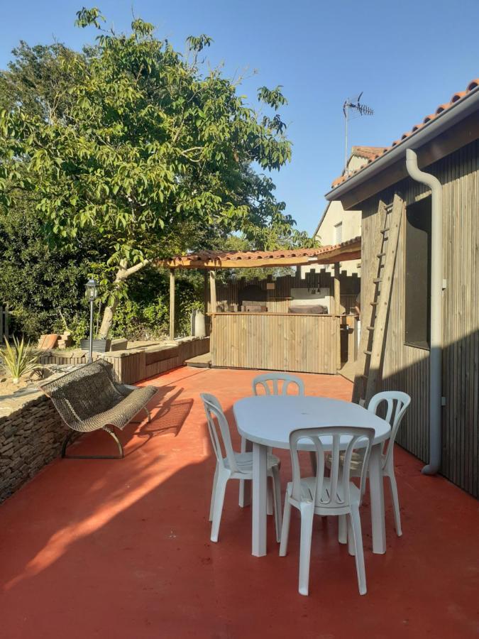 Vila La Fenetre Saint-Florent-des-Bois Exteriér fotografie